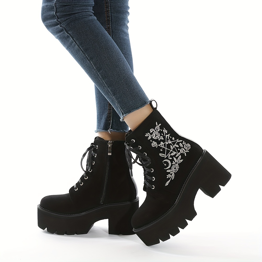 Botas negras con flores hot sale