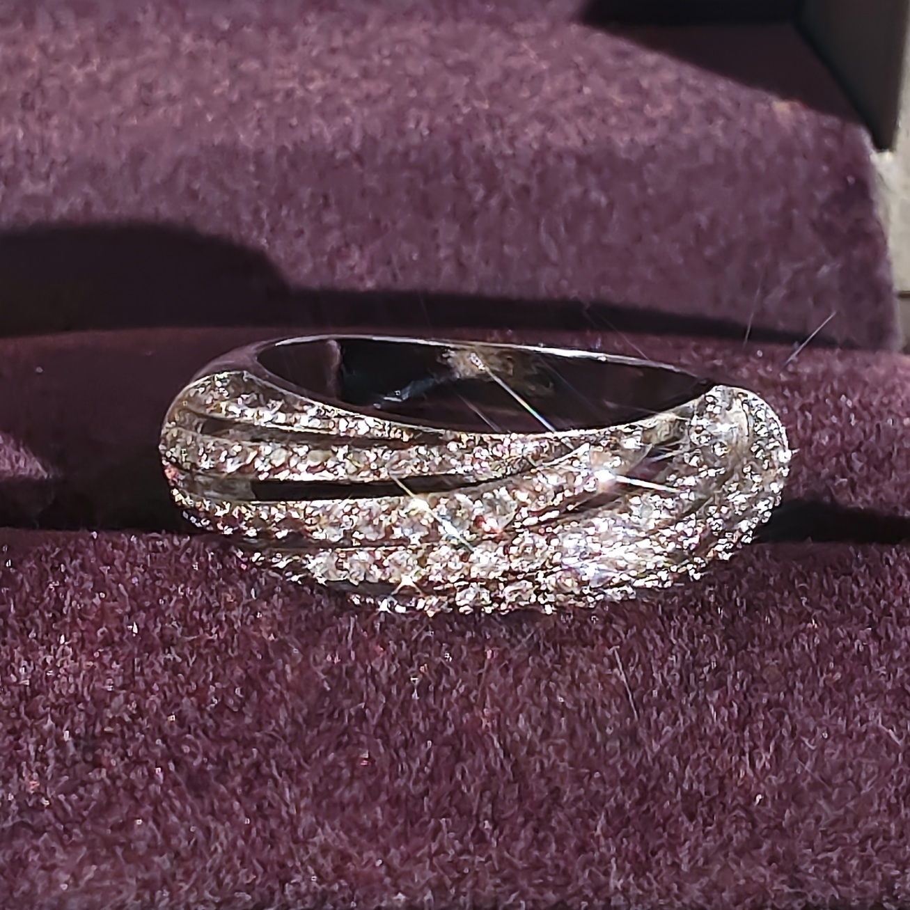 Chic Ring Paved Full Shining Zirconia Engagement/ Wedding Temu New