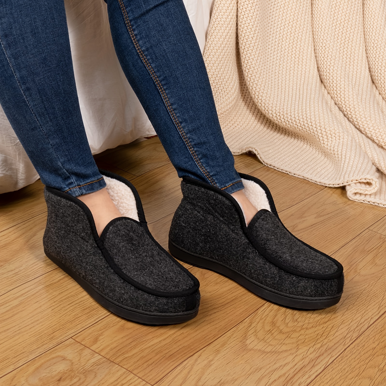 Women's Fleece Liner Indoor Slippers Solid Comfort Shoes