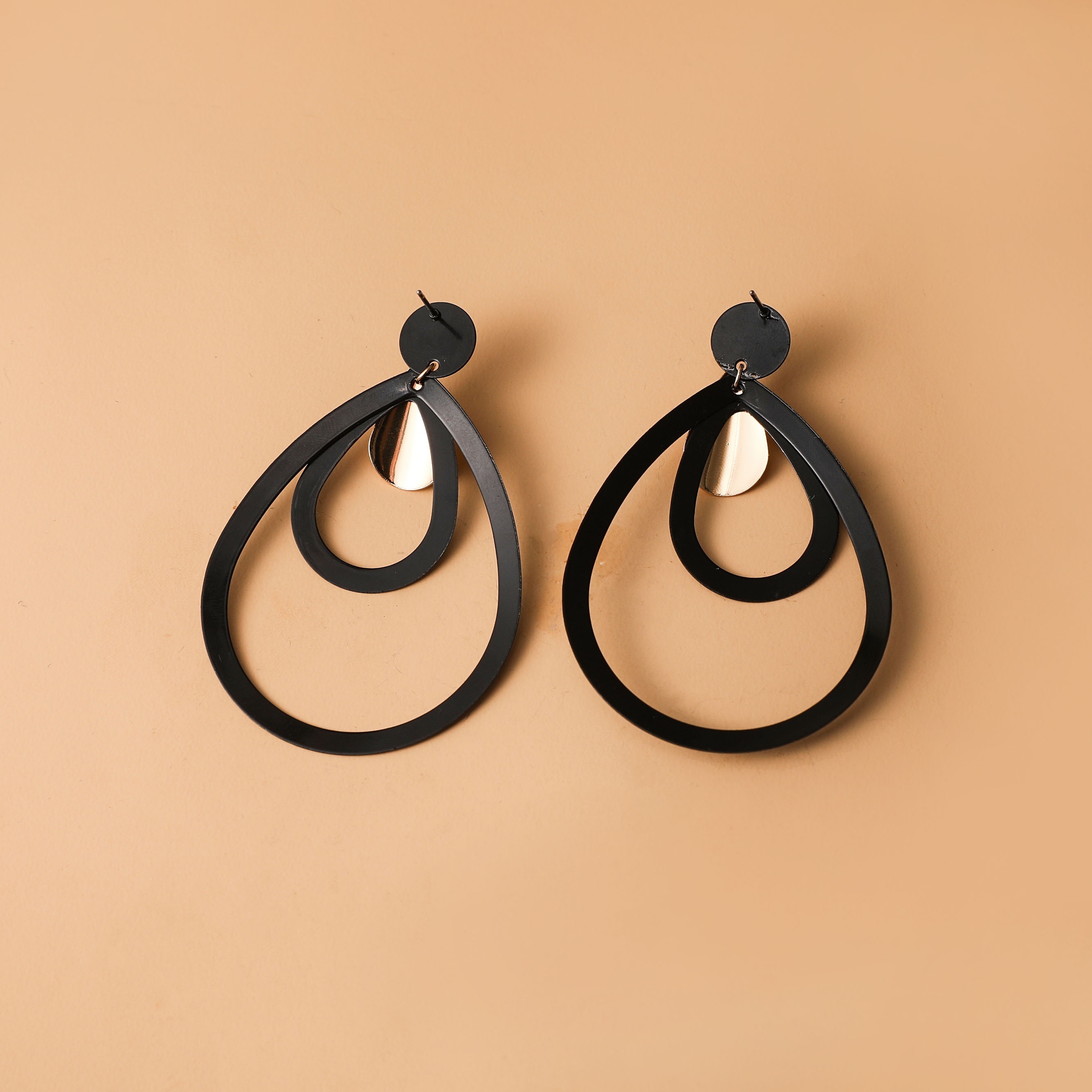 2pcs Men's Contrasting Stud Earrings
