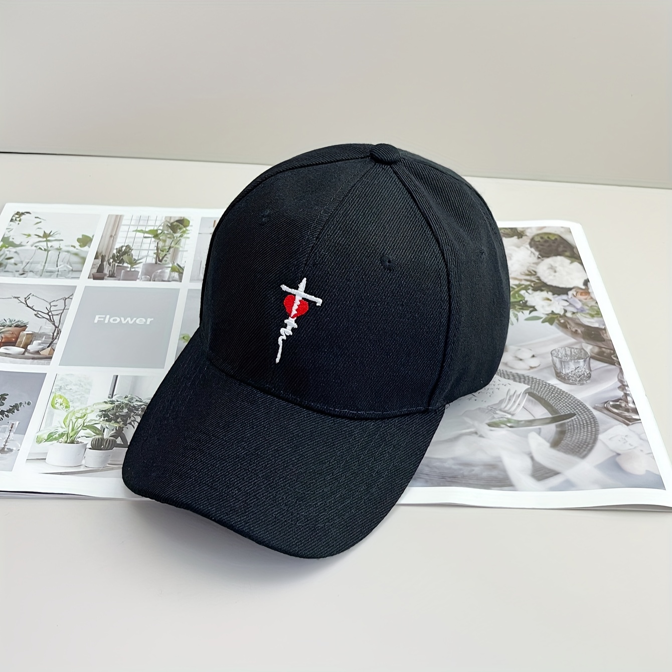 クロスハート刺繍野球帽ブラックカジュアルダッドハット軽量調整可能な