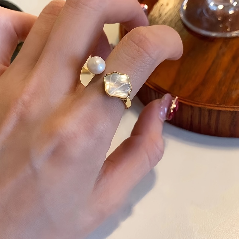 Leaf Pearl Index Finger Ring