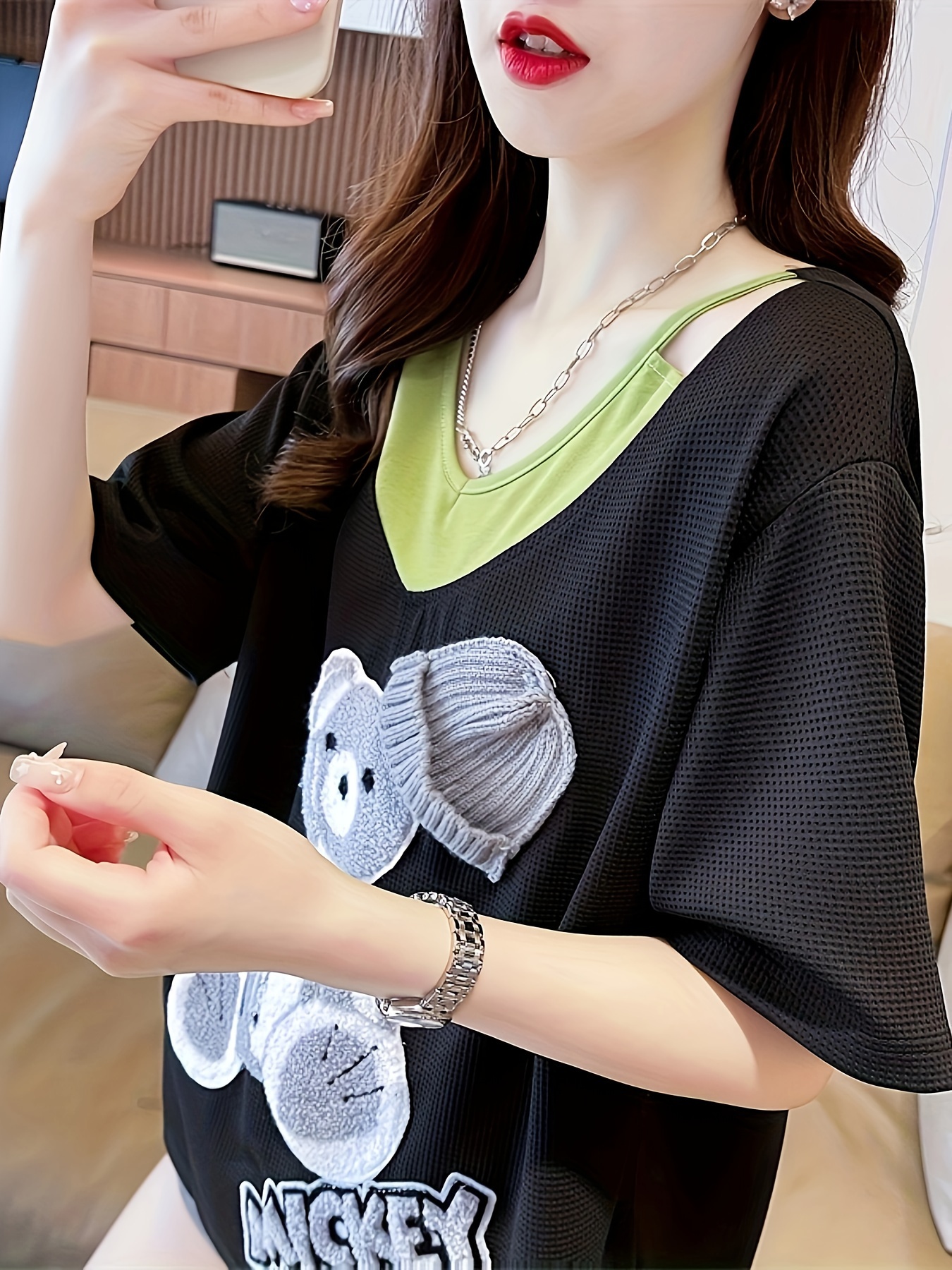 ベアパターンVネックTシャツ、春夏用のショートスリーブカジュアル 