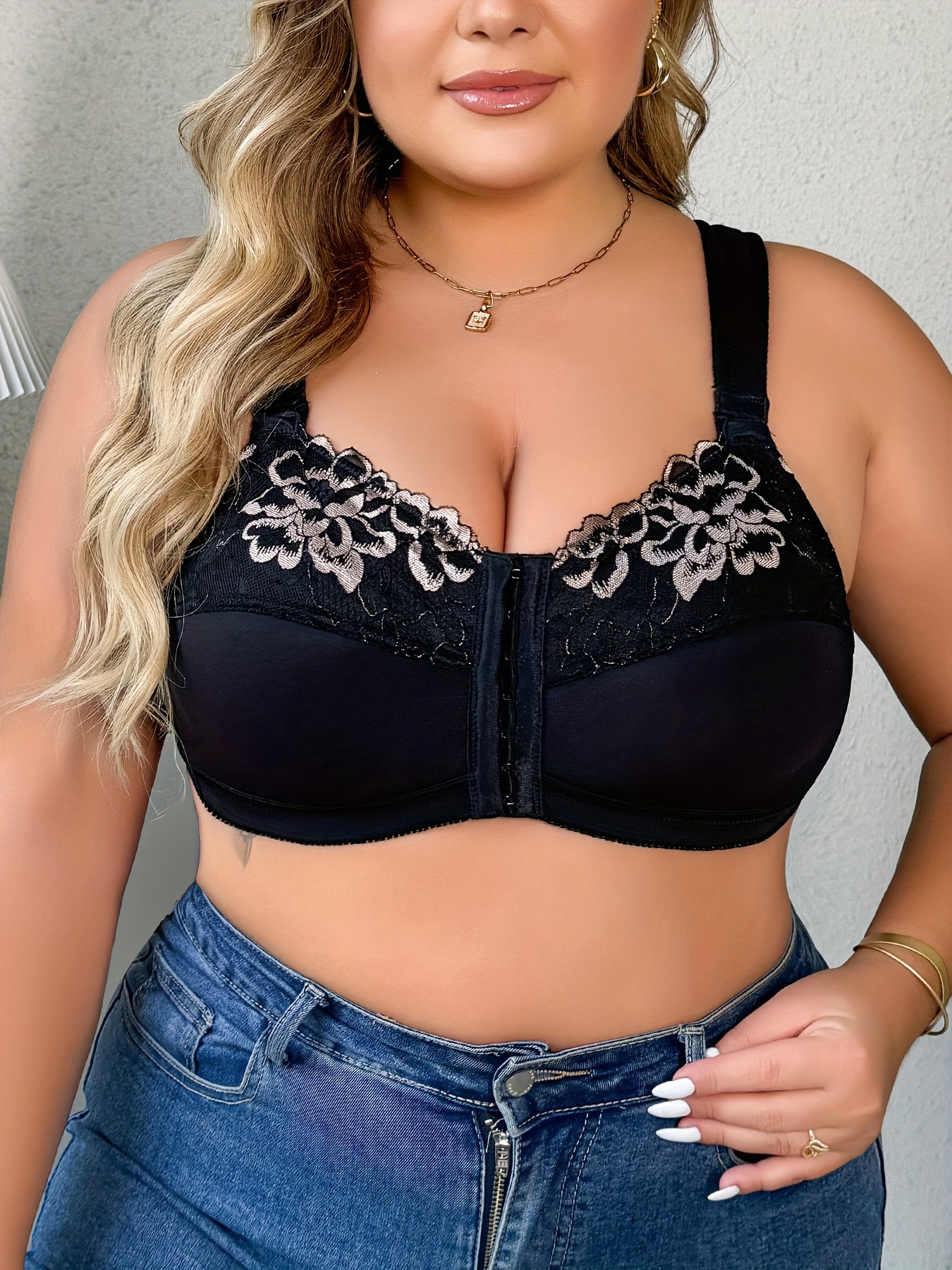 V Neck Lace Fixed Cup Wide Shoulder Bras, Hide Back Fat Seamless Lace Mesh  Bralettes, Plus Size Bra for Women : : Clothing, Shoes 