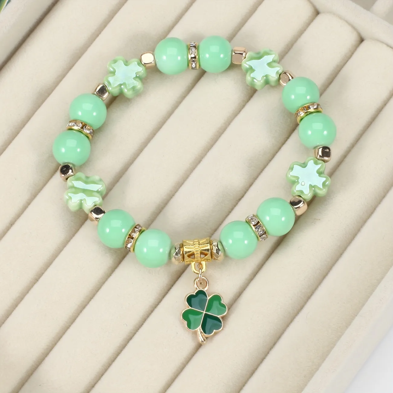 St. Patrick's Day Bracelet Four Leaf Clover Shape Pendant Hand