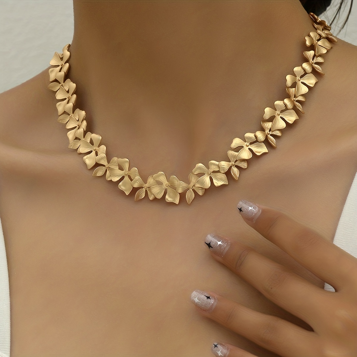 Matte Golden Lilac Flower Chain Necklace Vintage Elegant Golden Leaf Petal  Chain Choker Necklace For Girls For Party Decor, Ideal choice for Gifts