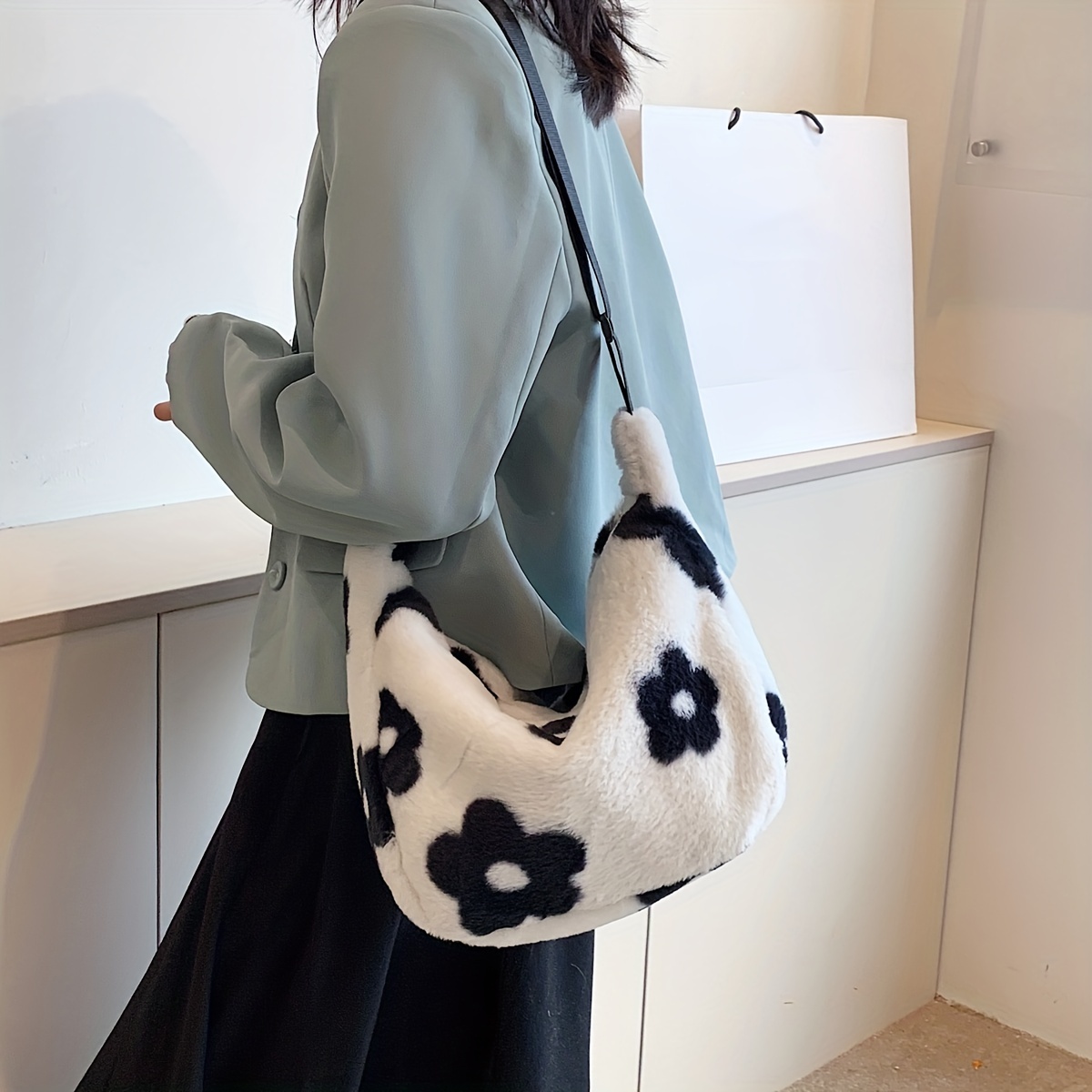 Fluffy flower shoulder online bag