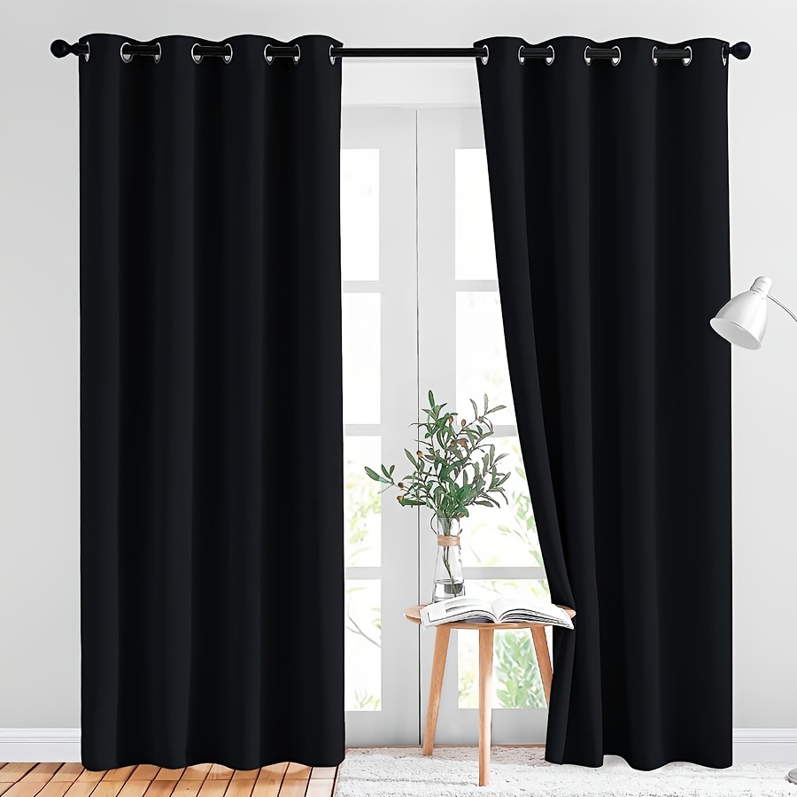 barra de cortina negra