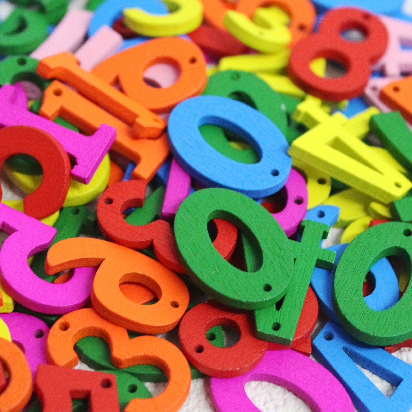 

100pcs/pack Vintage Mixed Colorful Wooden Number Series Buckles With Holes Pendants Handmade Diy Cute Creative Puzzle Stickers Decorative Accessories