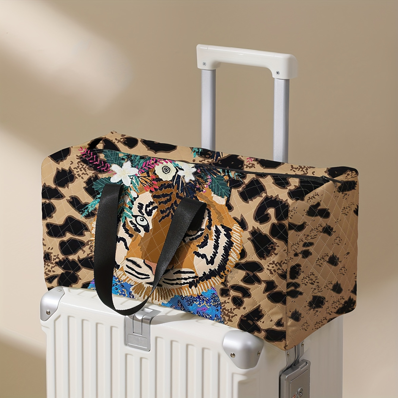 

1pc Large Capacity Travel Handbag, Tiger Tiger Pattern Print Fashionable Crossbody Bag, Handbag With Shoe Compartment, Portable Overnight Luggage Bag, Suitable For Gym, Yoga