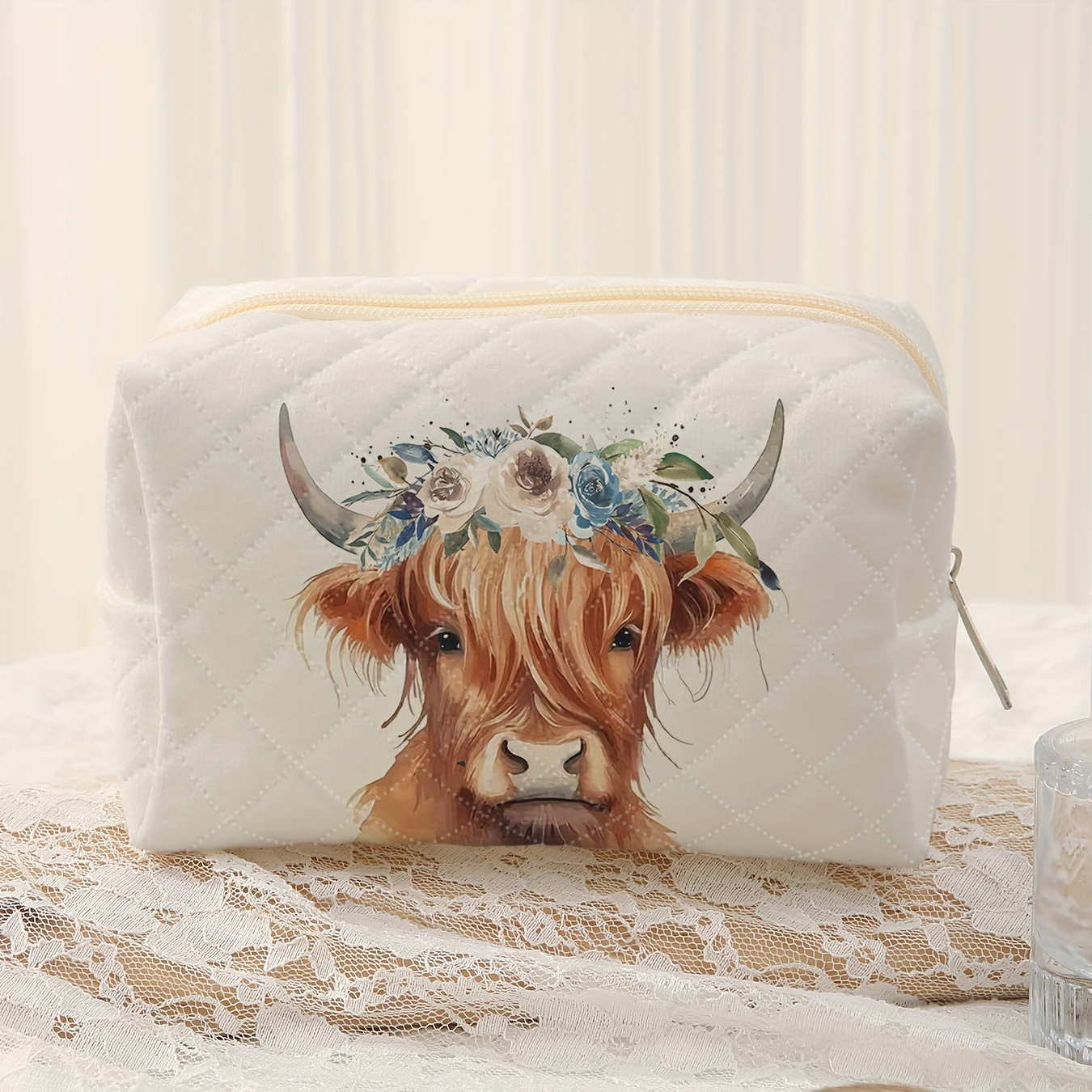 

Highland Cow Print Cosmetic Bag - 1 Piece, Polyester Highland Cattle Pattern Quilted Makeup Pouch, Portable Travel Cosmetic Organizer With Zipper, Multi-purpose Storage Bag, Non-waterproof, Unscented