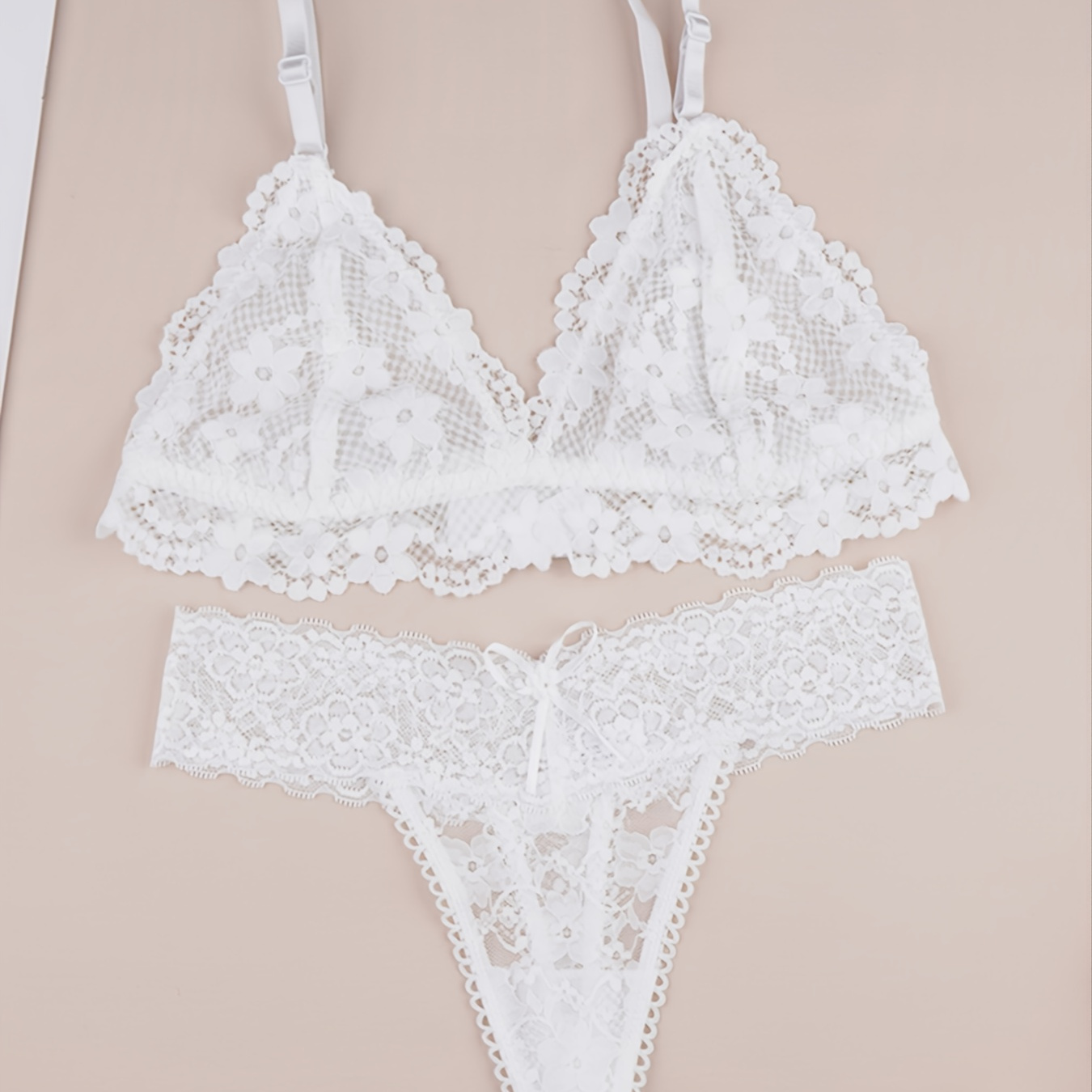 

Women's Lace Thin Seamless No Pad Lingerie Set