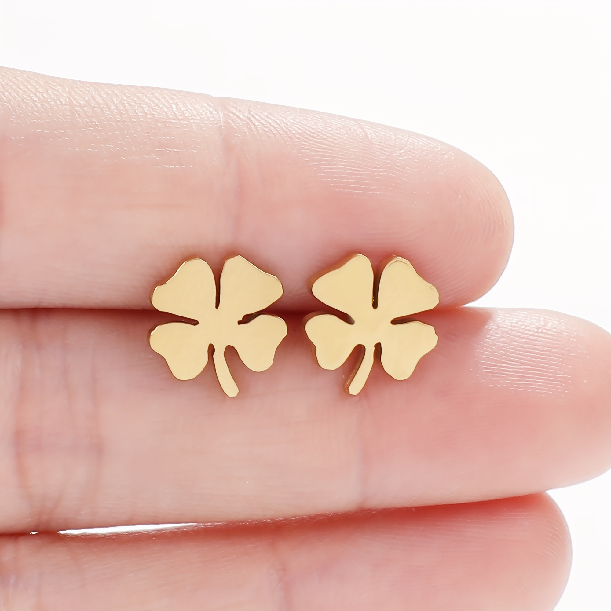 

1 Pair Plated Four-leaf Clover Stud Earrings, Elegant Style, Ladies' Everyday Wear Studs, Fashion Jewelry Accessories For Women