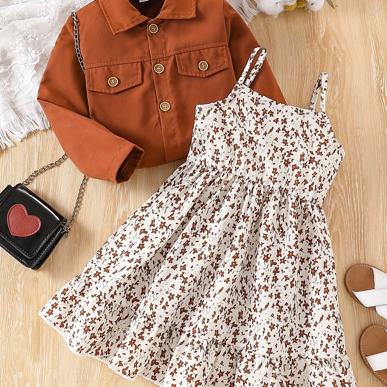 Conjunto de dos piezas que incluye una camisa casual de manga larga corta con botones en color liso y un vestido con estampado floral, perfecto para actividades al aire libre en primavera y verano, ideal para uso diario, ocio, vacaciones y fiestas.