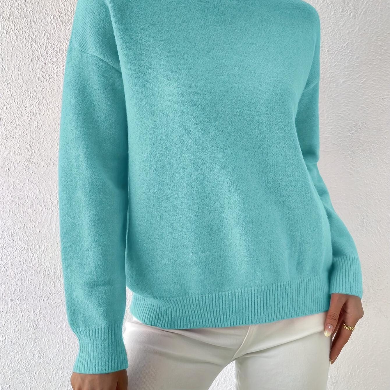 

Elegant Women's Mock Turtleneck Sweater - Cozy Knit, Solid Color, Fall/winter