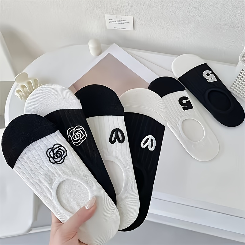 

6 Pairs Low-cut No-show Socks, Women's Daily Invisible Thin Socks, Black And White Color Block With Floral Silicon Non-slip Grip, Stylish