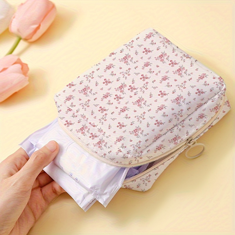 

Pack Of 1 Portable Floral Printed Sanitary Napkin Storage Pouch, Polyester Candy Organizer Bag With Multi-functional Lightweight Design