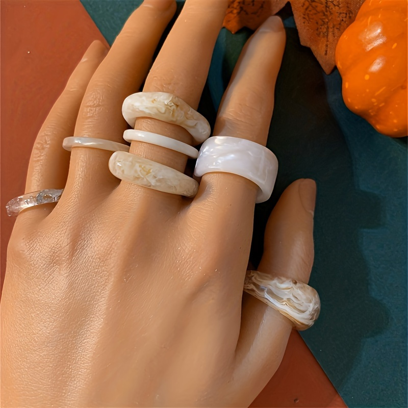 

7pcs Vintage Stacking Rings Chunky Band/ Irregular Band Mix And Match For Daily Outfits, Size Difference Of Rings Is Contained Within 0.1cm, A Little Bit Of Color Difference Is Normal