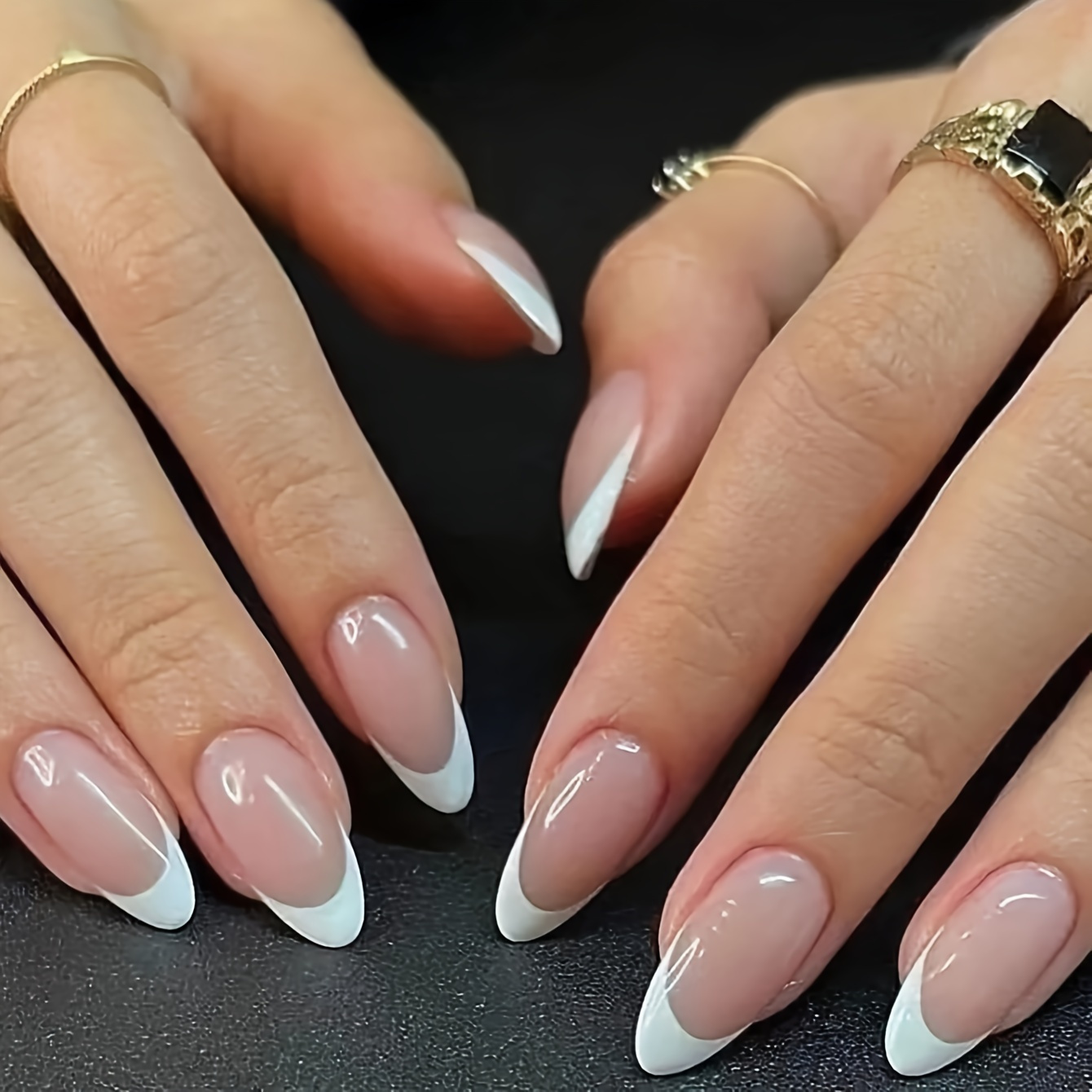 

Ensemble de 24 faux ongles en forme d'amande rose et blanc - Faux ongles de longueur moyenne, finition brillante, design bicolore - Élégant à porter au quotidien et pour les occasions spéciales