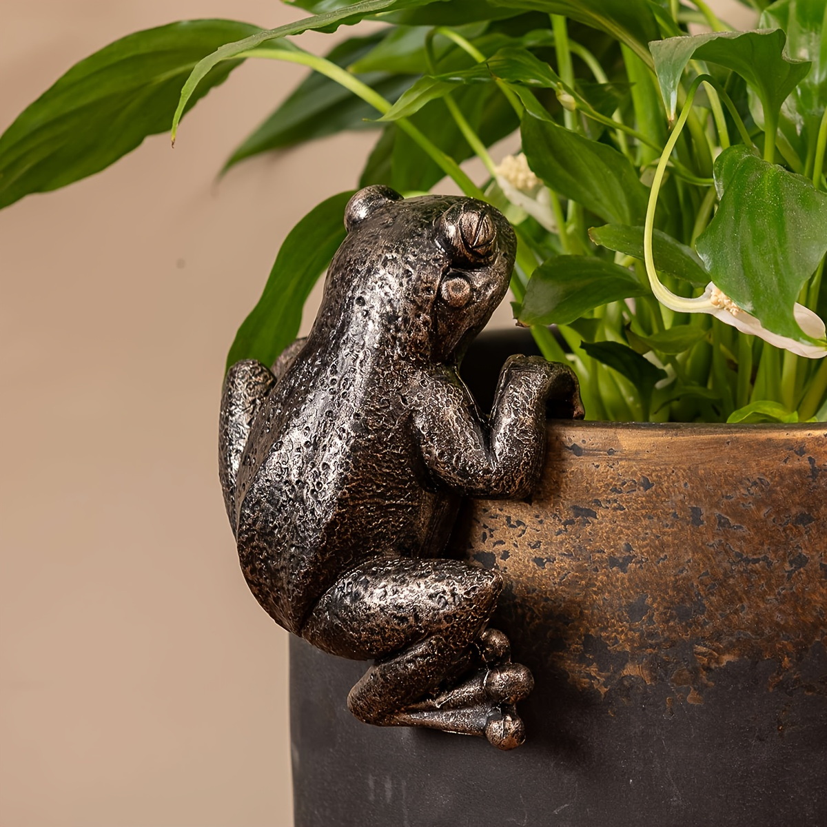 

Whimsical Frog Hanging Planter - Resin Garden & Yard Decor, Perfect For Indoor/outdoor Use, Ideal For , Christmas, Easter, Thanksgiving Frog Decor Frog Garden Decor