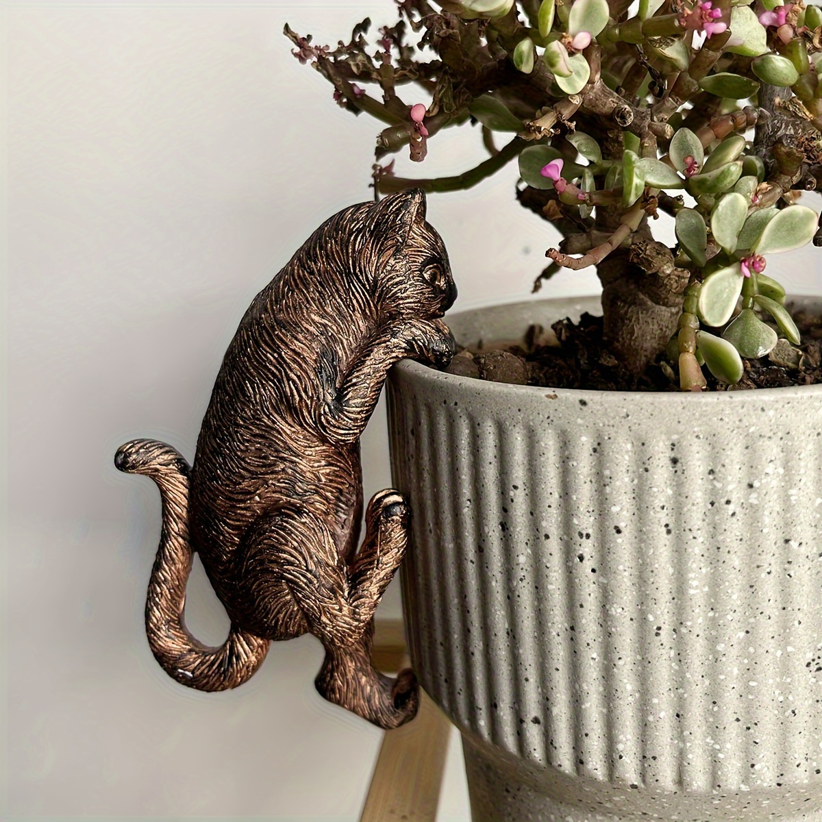 

Resin Bronze-finish Cat Sculpture, Climbing Feline Figurine For Potted Plants, Creative Planter Decoration For Home, Balcony, Garden - Pack Of 1