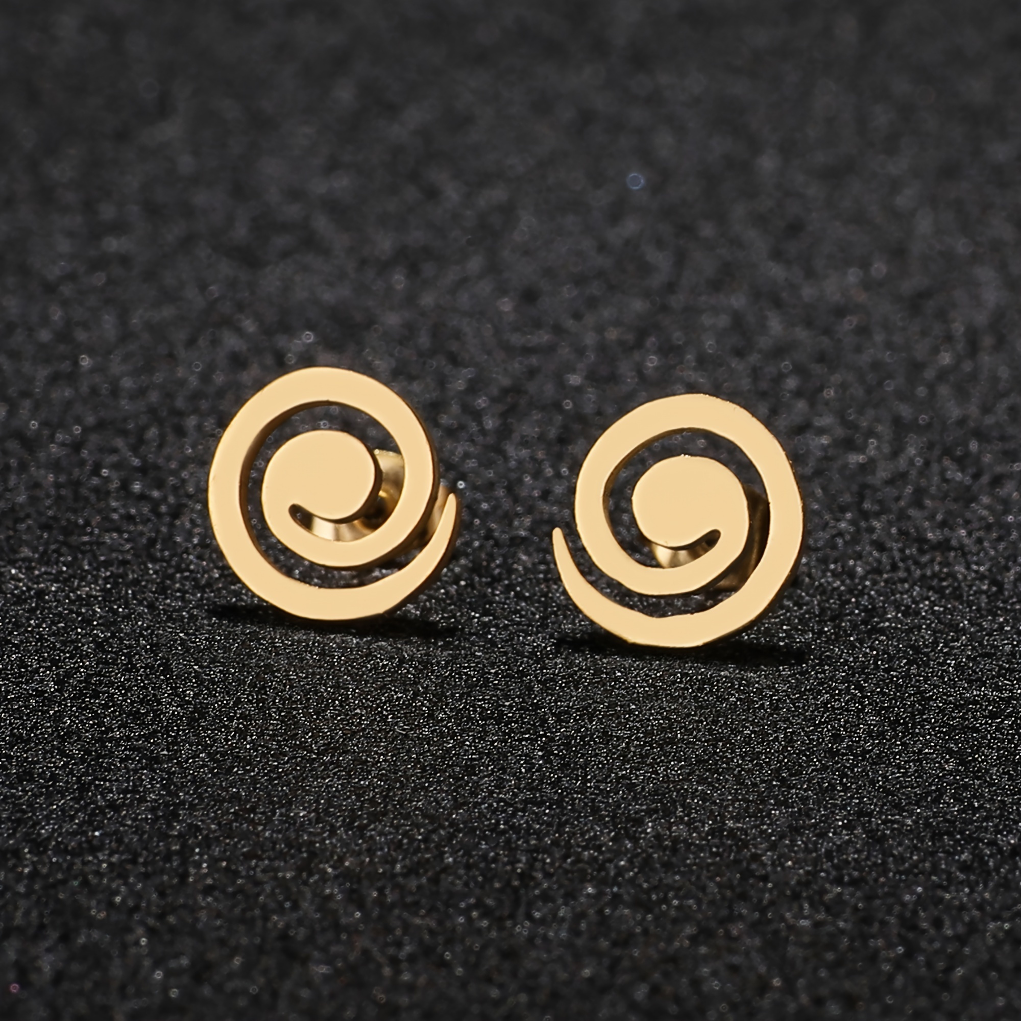

Women's Ear