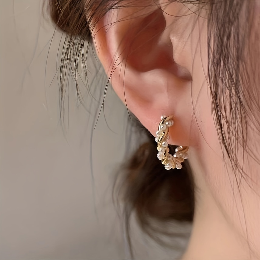 

1 Pair Trendy Faux Pearls Hoop Earrings, Retro Woven Ear Buckle, Elegant Plastic 18k Gold Plated Earrings Jewelry For Women