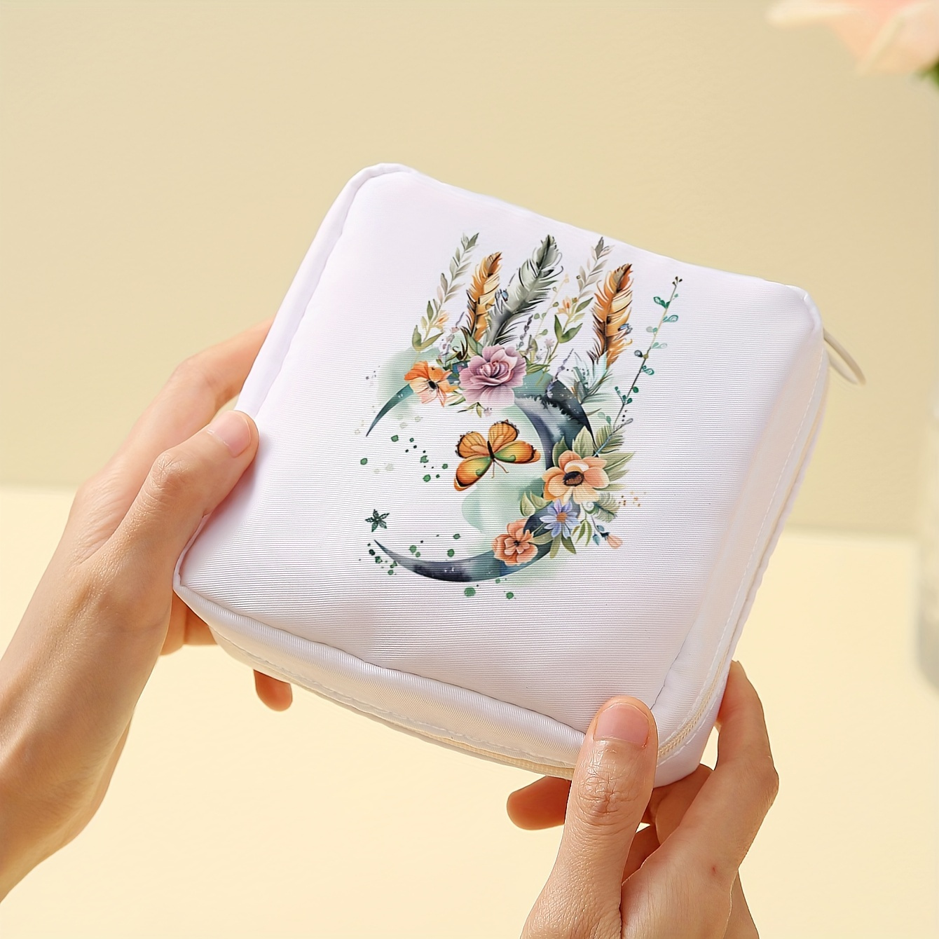 

Portable And Large Capacity Sanitary Napkin Storage Bag With Flower Butterfly Pattern Printing, Candy And Miscellaneous Items Storage Bag, Lightweight And Multifunctional Bag