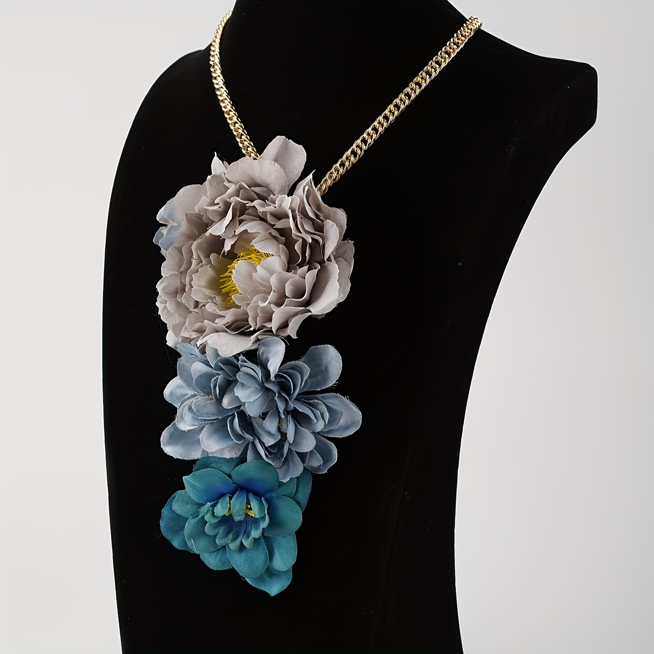 

Unique Exaggerated Flower Pendant Necklace Vintage Elegant Style For Women Party Vocation Neck Decor Sweater Chain