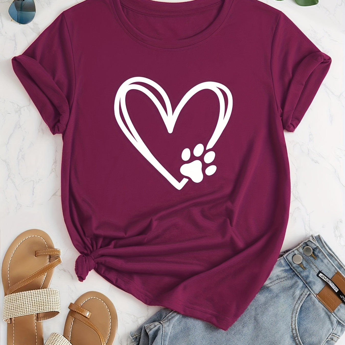 

T-shirt à courtes manches de grande taille imprimé d’empreinte et de cœur de chien, T-shirt décontracté de grande taille pour femme, légèrement extensible et à col rond