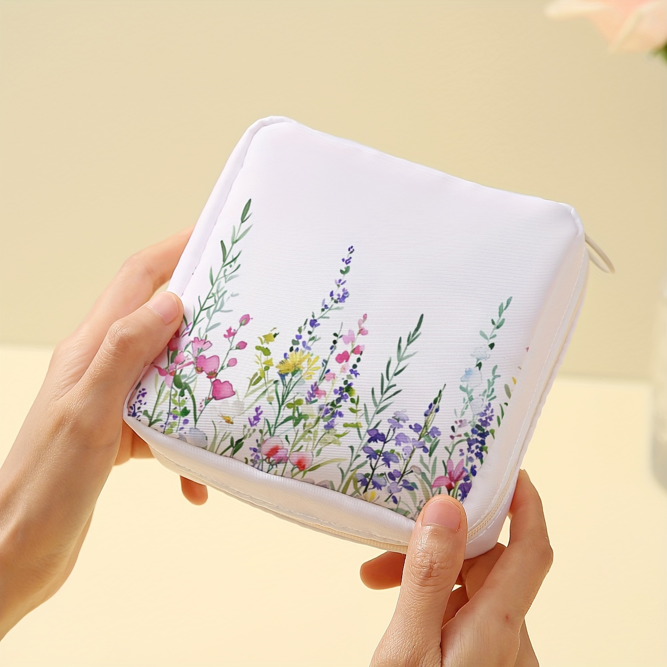 

Floral Print Portable Pouch: Large Capacity Sanitary Napkin Organizer, Perfect For Travel Or Everyday Use