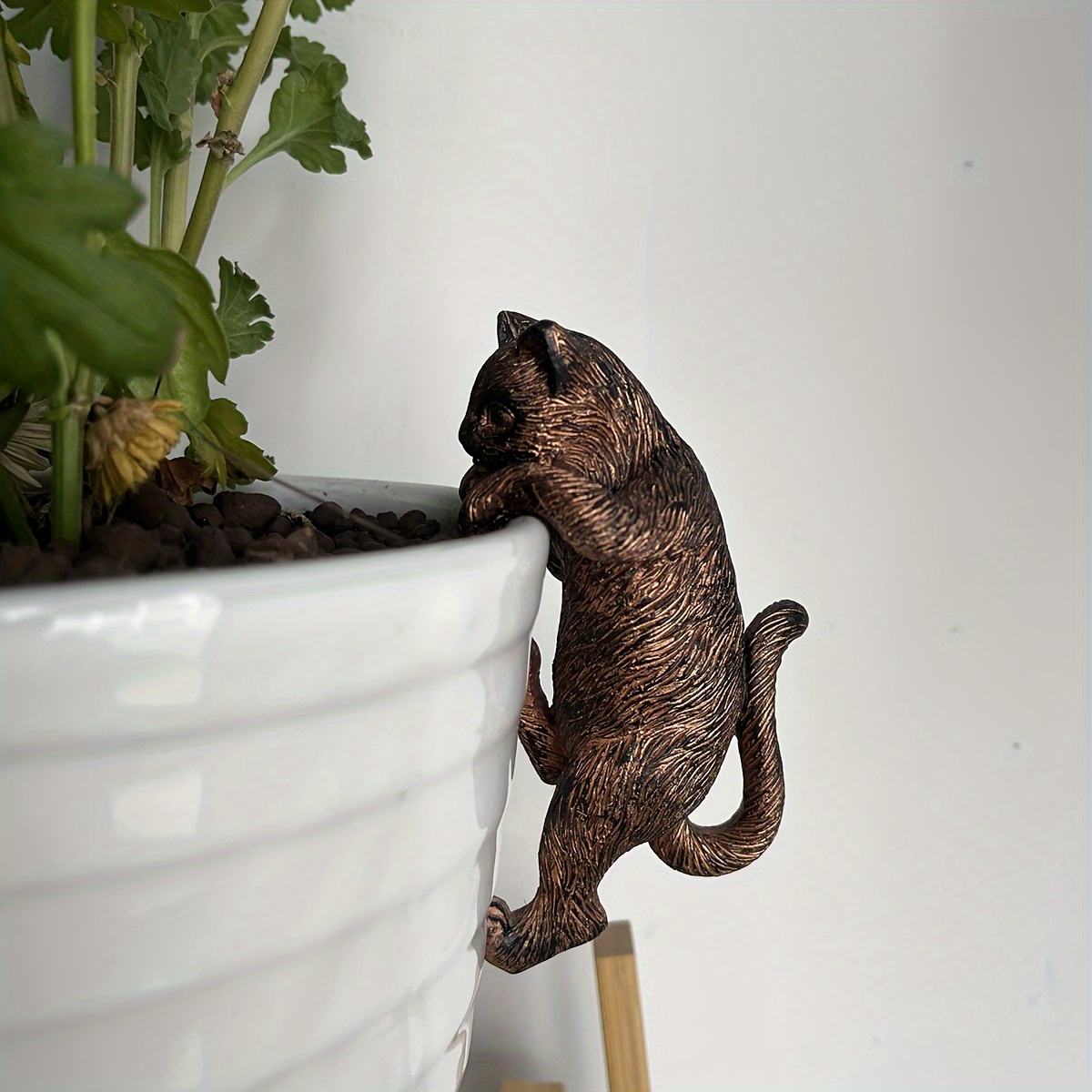 

Cat Statue With Hanging Planter - Copper , Home & Garden Decor, Ideal For Halloween, Christmas, Easter, Thanksgiving