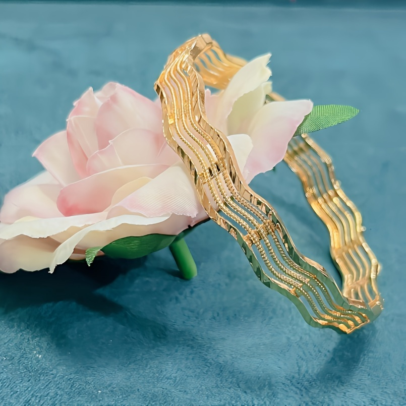 

Hollow Striped Pattern Irregular Shaped Bangle, Minimalist Elegant Style Copper 24k Gold Plated Bangle Bracelet Women's Wedding Bridal Wearing