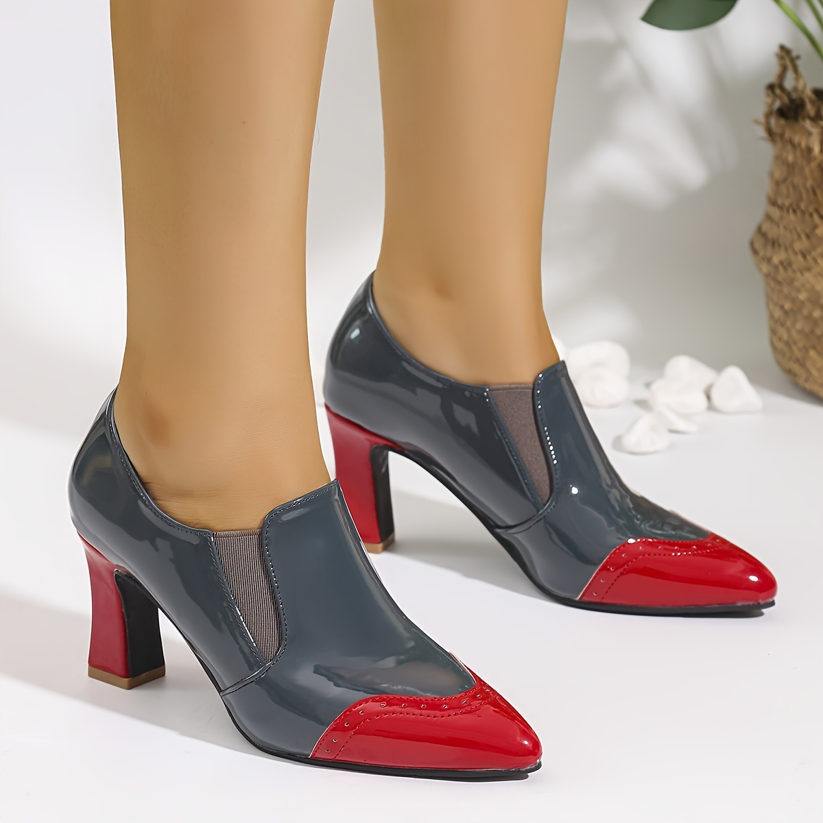 

Ladies -jane High Heels: Stylish Design With Pointed Toes And Chunky Heels