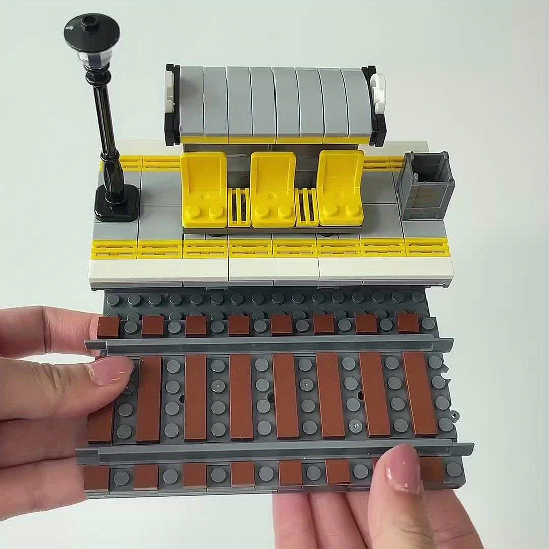 166pcs Train Station MOC Building Blocks Set