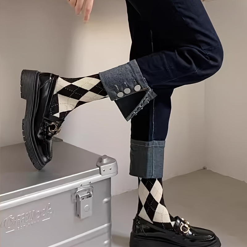 E-shop 1 Paar Herbst/Winter Braune Rhombus Britischer Stil Kurze Socken für Damen, Schwarz-Weißes Rhombusmuster Mid-Calf Vintage Socken