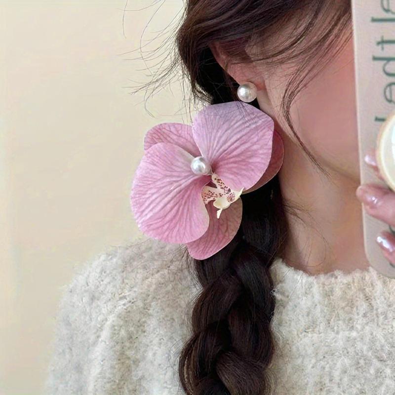 Elegant Flower Hair Clip Sweet Simple Fabric Floral Accessory with Pearl Accent Small Size for Stylish Side Hair Management Elegant Hair Clip Minimalist Style Pearl Cute Hair Accessories