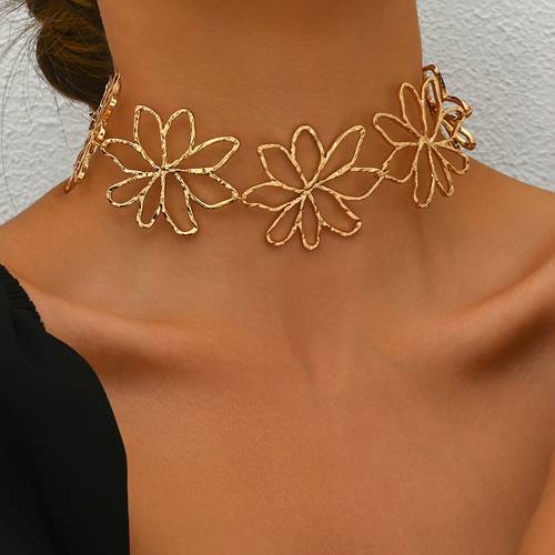 a designed hollowed out irregular floral choker necklace