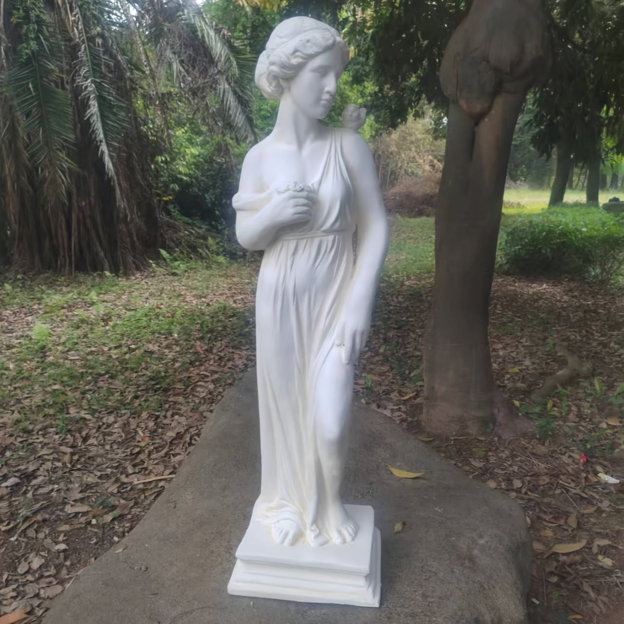 elegante römische stil-resin-statue, 79 cm - weibliche figur in milchweiß, klassische gartendekoration für außenbereiche, kein akku erforderlich,   für den valentinstag, rasendekor|elegantes dekor|resin-statue, statuen für heimdekoration