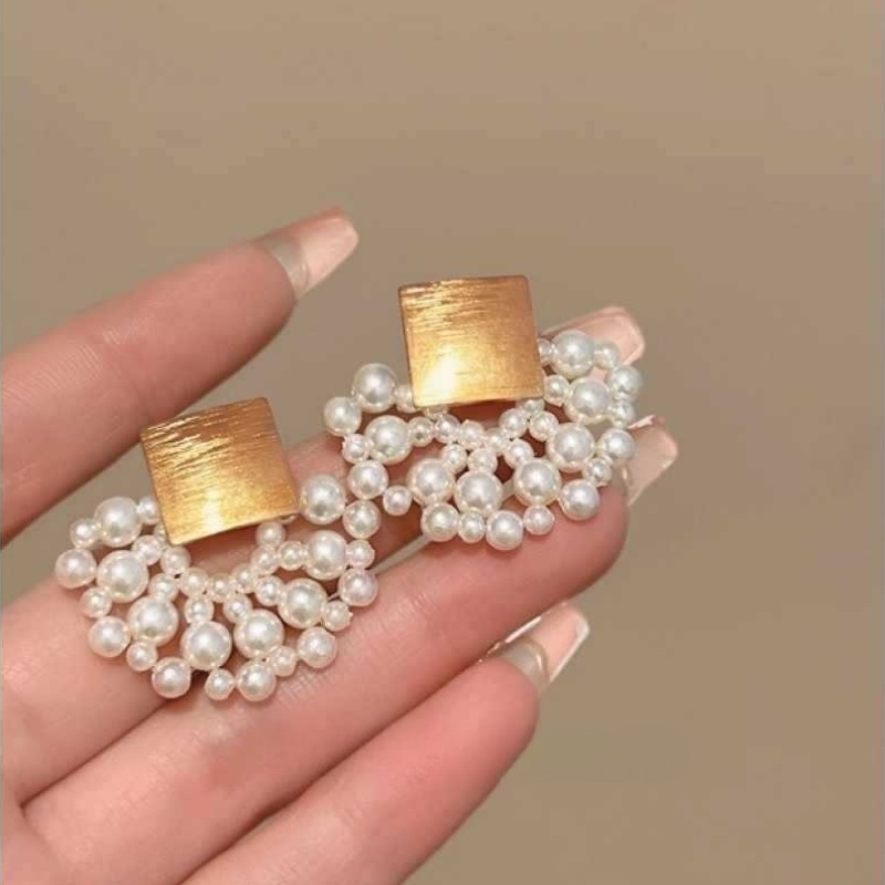 item picture french retro fan shaped inlaid synthetic pearl earrings niche design high end earrings light luxury   exquisite and easy earrings