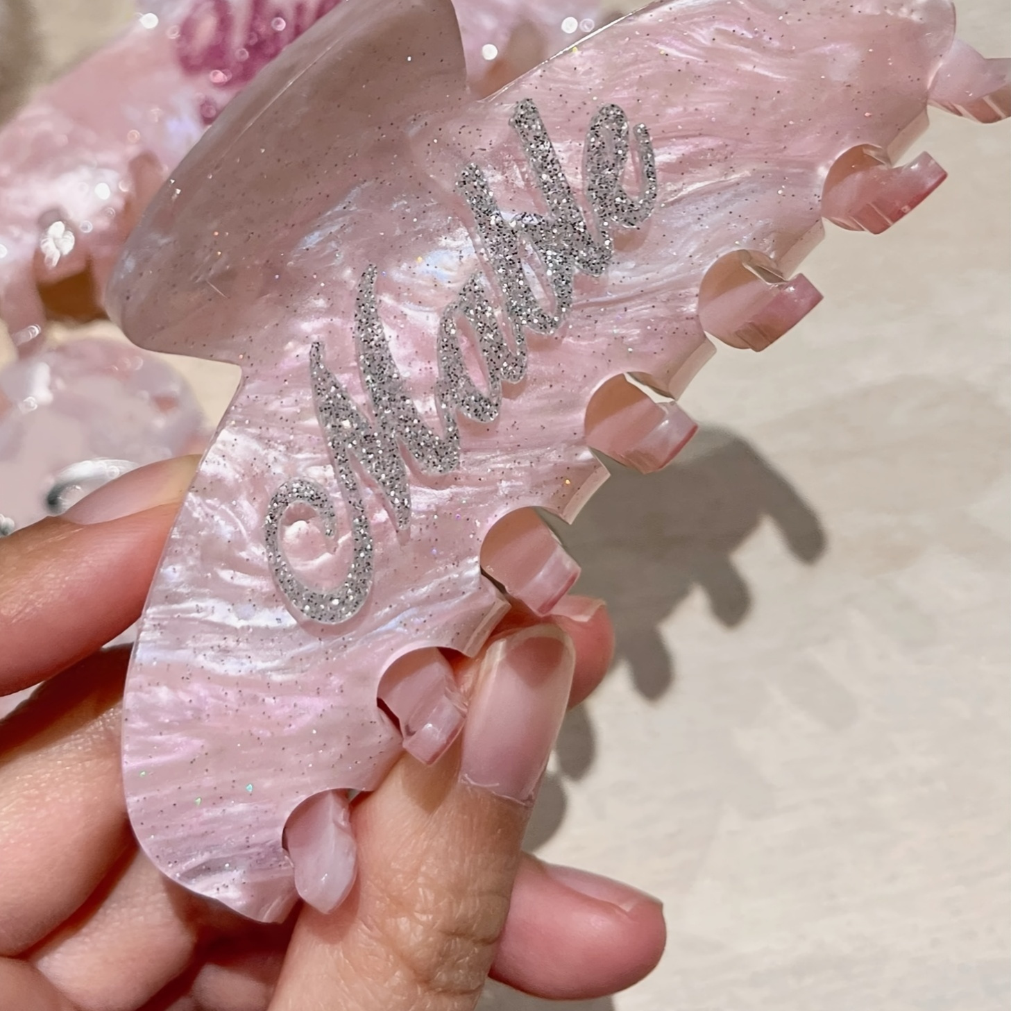TEMU Gepersonaliseerde Haarclip met Letter van Acryl, Cijfer of Initialen, Cadeau voor Vriendin, Bruid, Bruidsmeisje