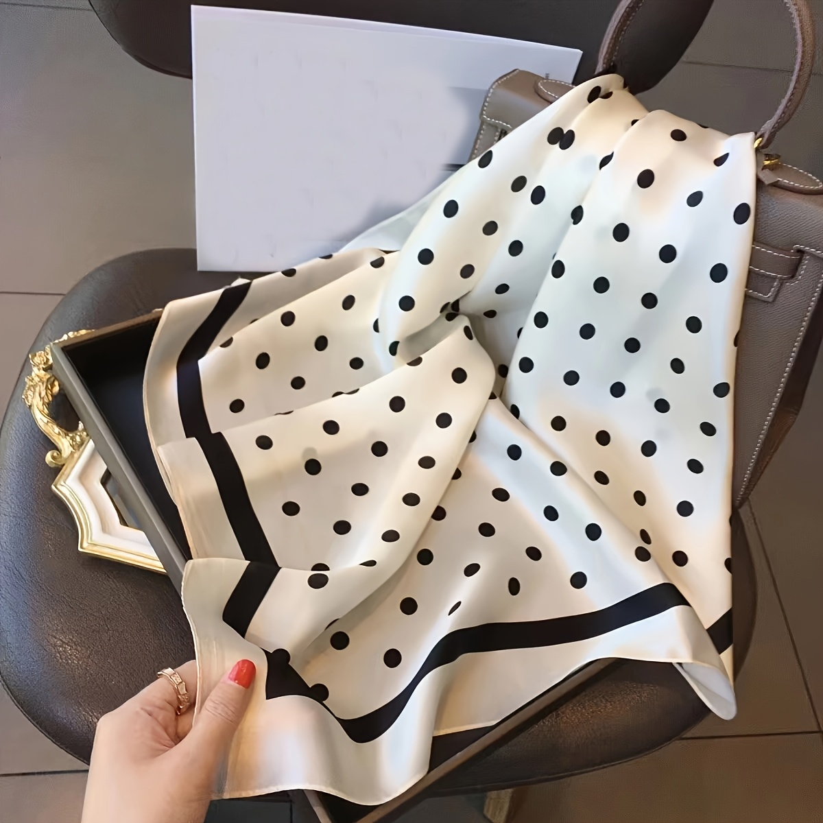 E-shop 70 kleine, quadratische Schals mit hochwertigem und Buchstaben-Print im koreanischen Stil