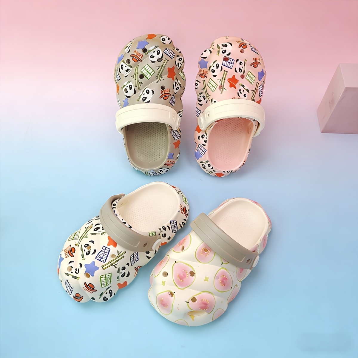 imagen del artículo zapatos   con estampado de agujeros, hechos de eva, con un diseño  ,  , antideslizante y transpirable con estampados de panda y bambú de dibujos animados para niños y niñas