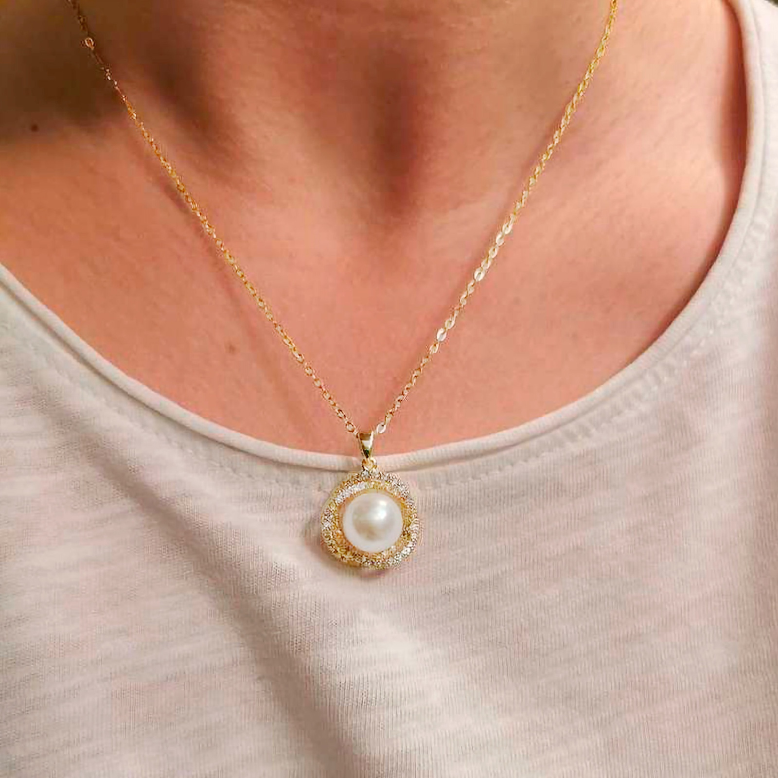 

Elegant Copper Pendant Necklace With Synthetic Zirconia And Imitation Pearl, For Daily And Banquet Wear