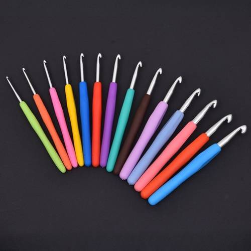 colorful aluminum oxide crochet hooks set soft ergonomic grip 2 0 10 0mm for knitting crochet