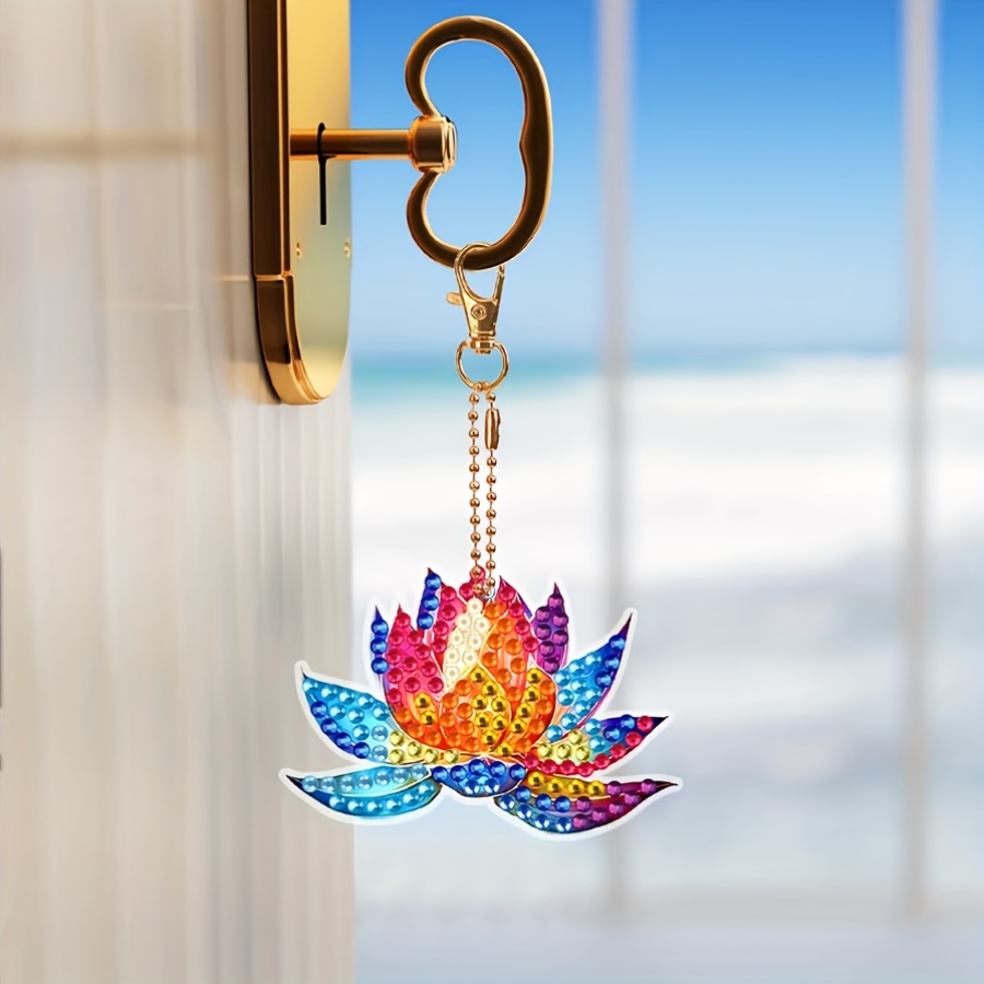 8pcs Christmas Tree Ornament Set with Lotus Pattern Keychains