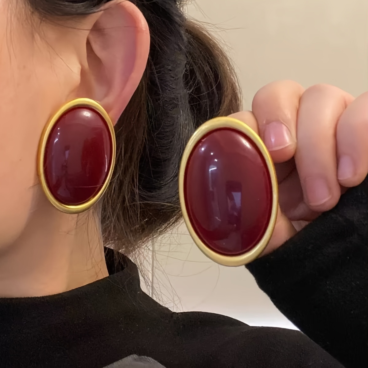 Women's Retro Oval Exaggerated Stud Earrings, Casual Wear
