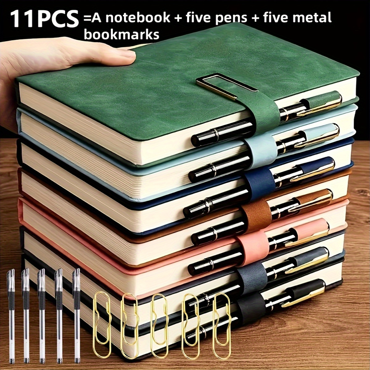 11 gab. komplekts (Ieskaitot 1 gab. Vintage A5 formāta piezīmju grāmatiņu + 5 metāla klipšus + 5 pildspalvas), 200 lapu daudzkrāsainas mīkstās vāka žurnāli birojam, sanāksmēm, koledžas dzīvei, ideāla dāvana atpakaļ uz skolu, izlaidumam un Mātes dienai