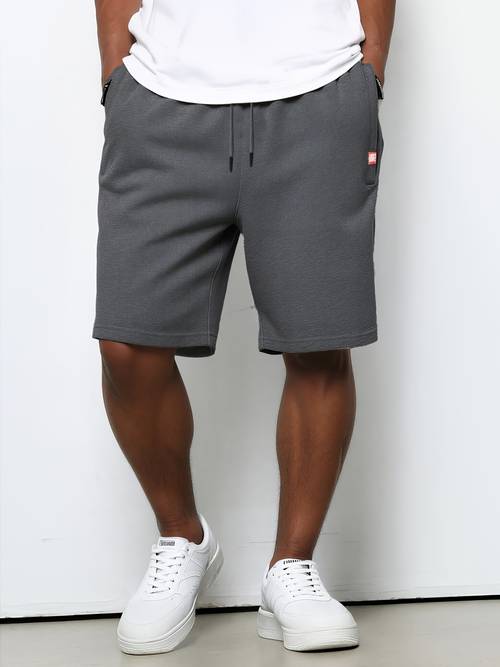 stylische herren sportshorts in verschiedenen farben, mit doppelten seitentaschen mit reißverschluss und kordelzugbund, für sommeroutfits, tägliche übungen und outdoor-aktivitäten. eine ausgezeichnete für alltagskleidung und jogging-workouts.