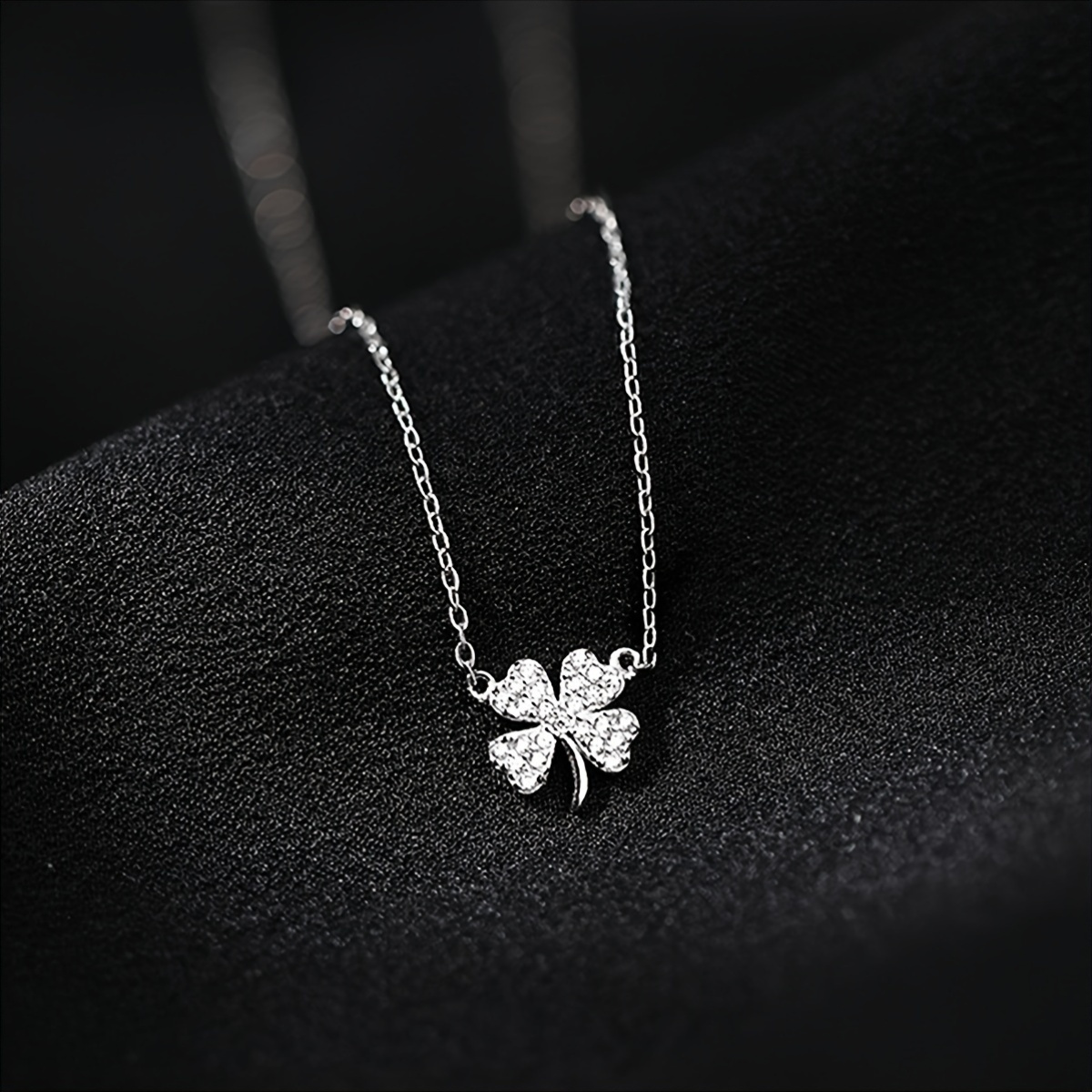 Elegant and Simple Glass-Set Iron Lucky Clover Pendant Necklace for Everyday Wear and